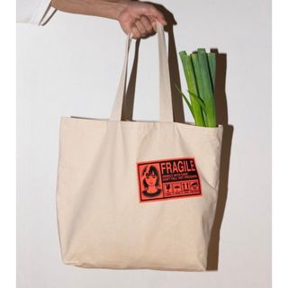 KYNE FRAGILE TOTE BAG ON AIR キネ トートバッグ(トートバッグ)