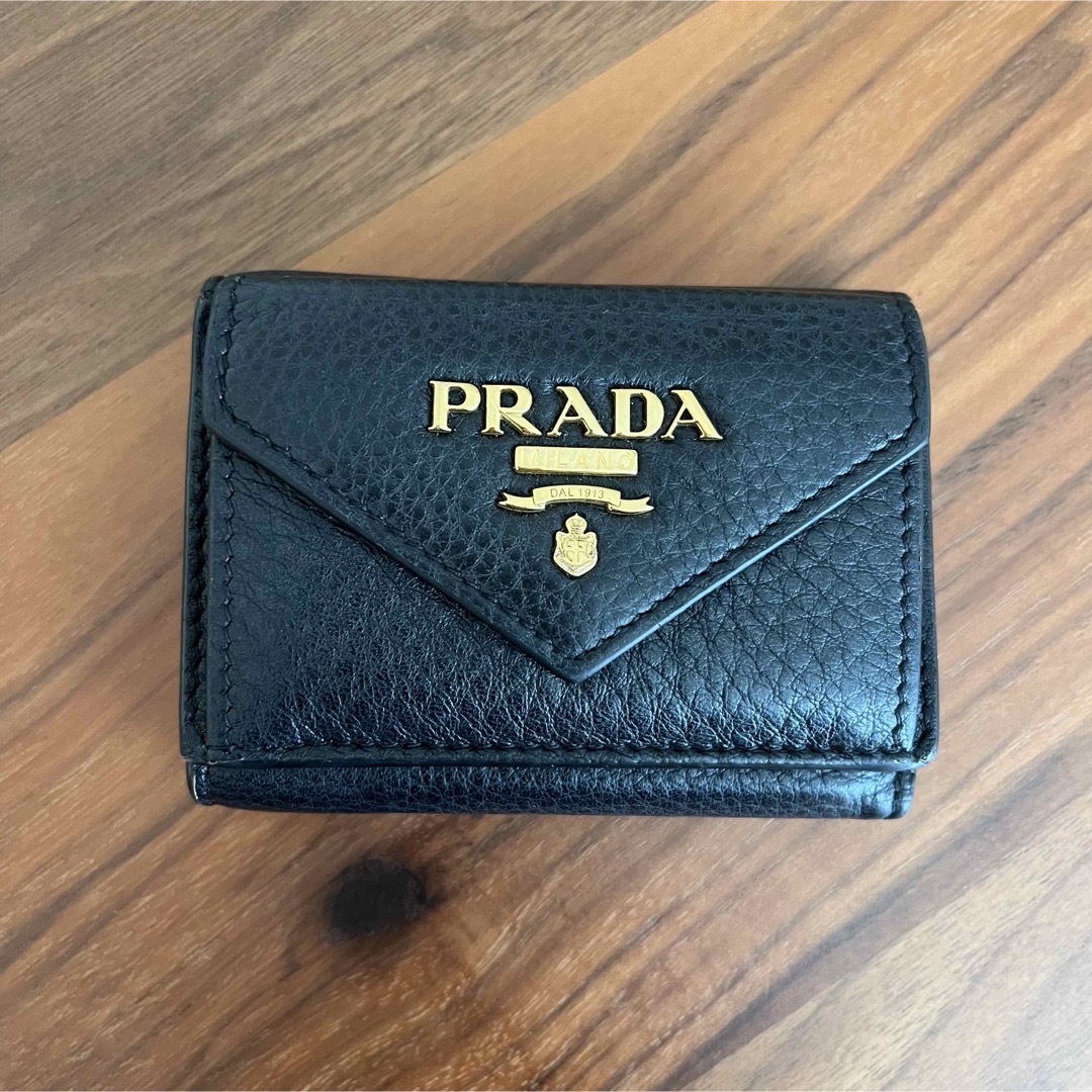プラダ　コンパクトウォレット　財布
