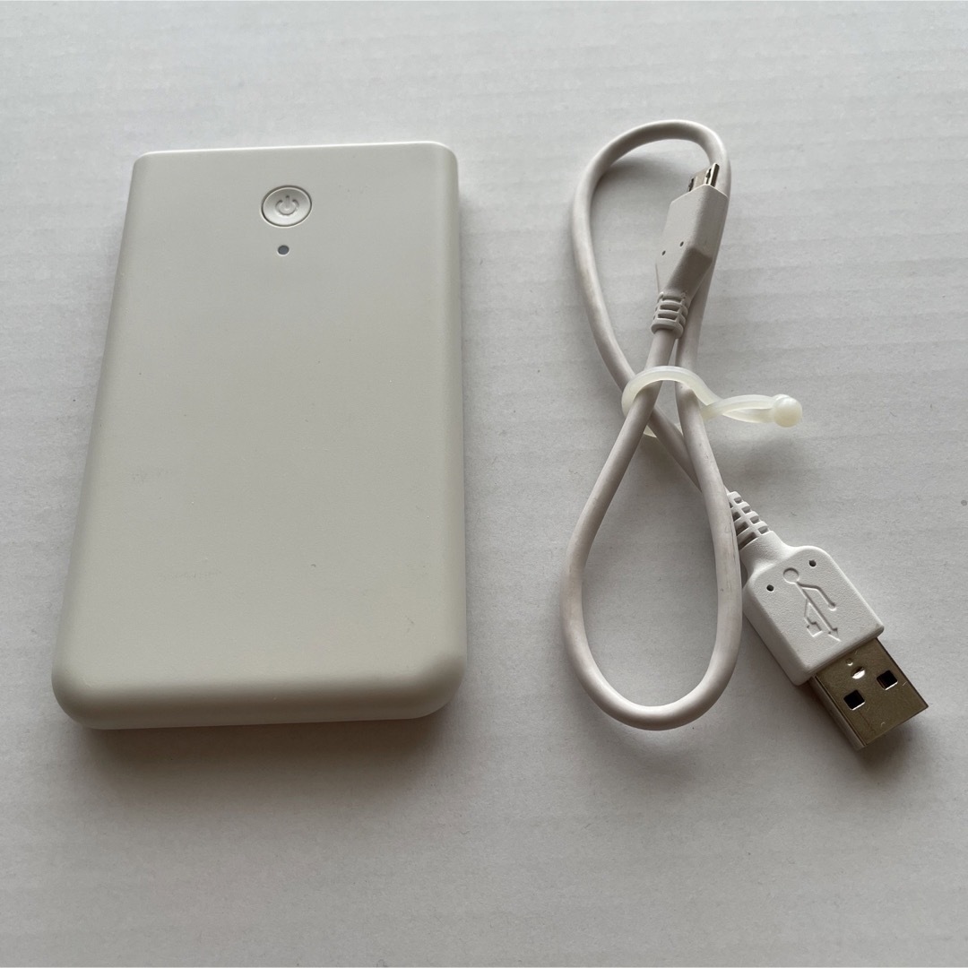 MUJI (無印良品)(ムジルシリョウヒン)の【美品】無印　スマートフォン　充電器　DE-RHD003 スマホ/家電/カメラのスマートフォン/携帯電話(バッテリー/充電器)の商品写真