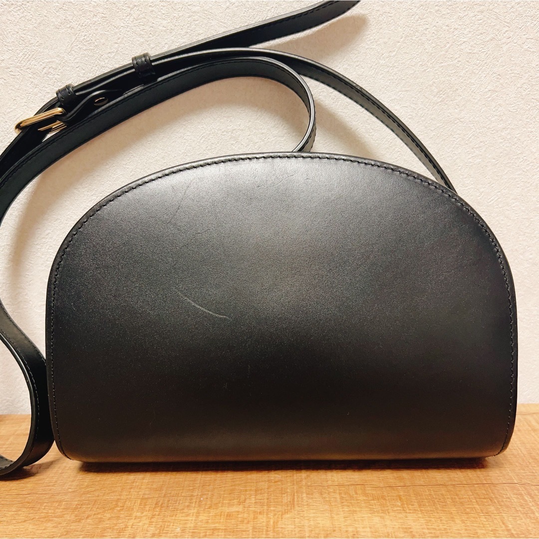 A.P.C - アーペーセー ハーフムーンバッグ Demi-Lune バッグの通販 by