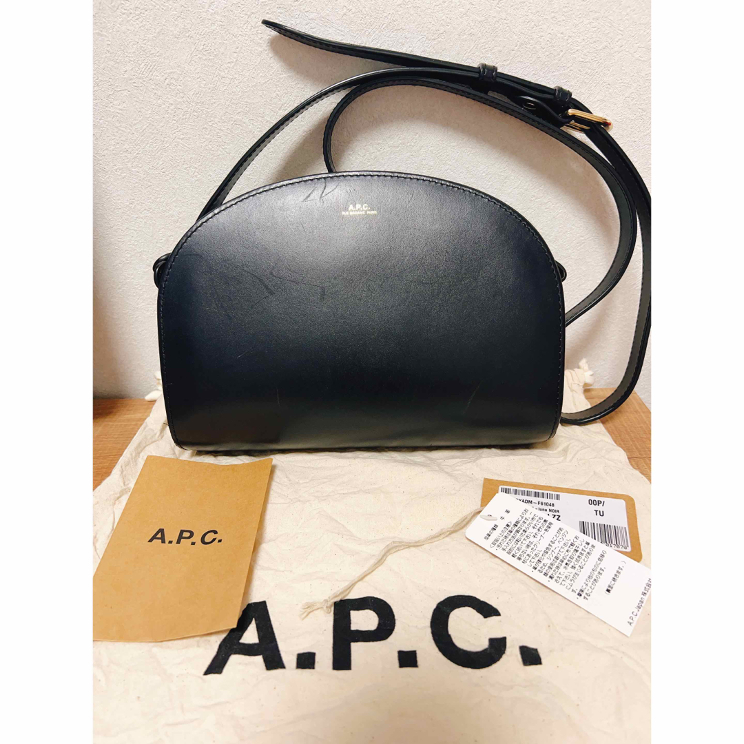 APC ハーフムーン　バック　ショルダーバック