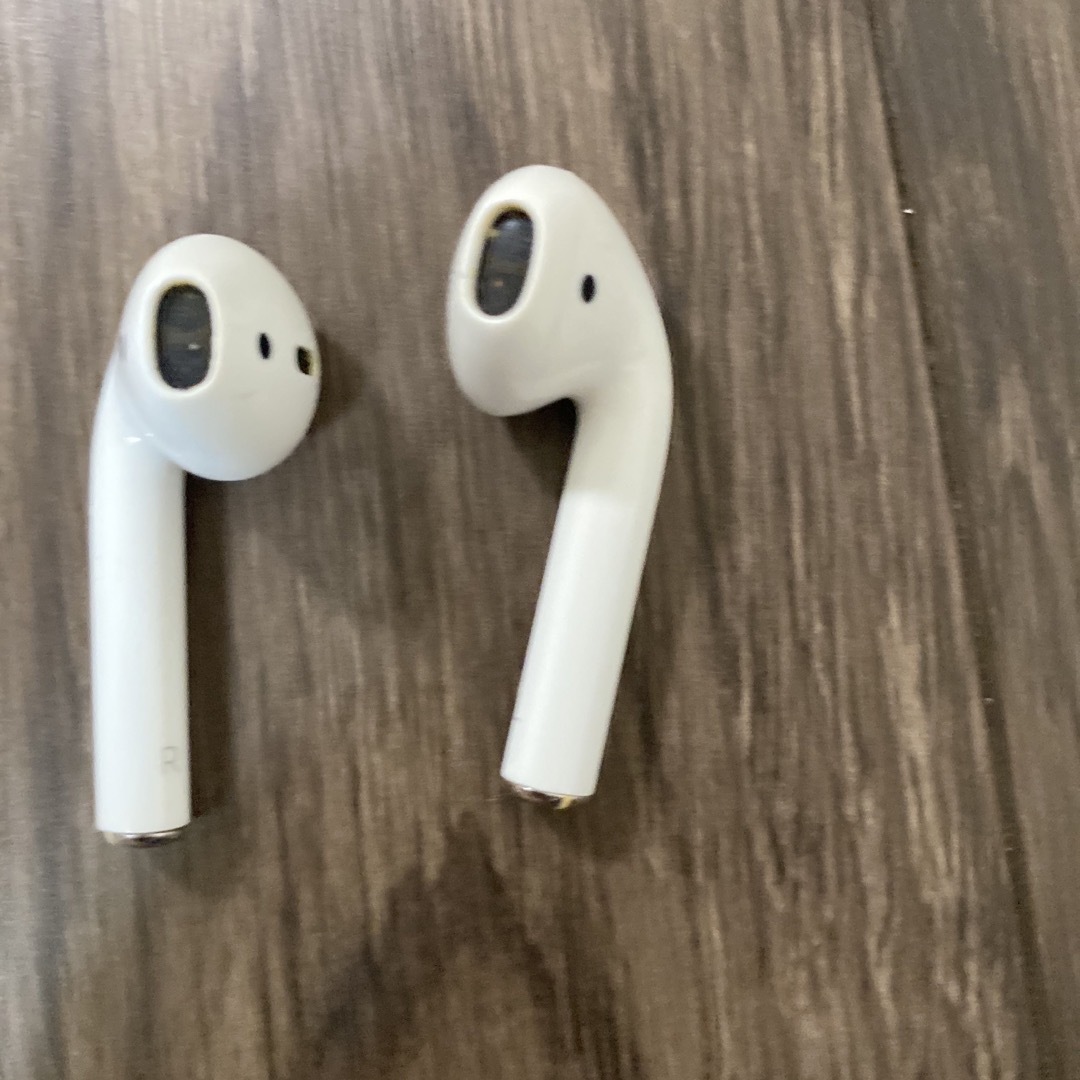 Apple(アップル)の APPLE AirPods イヤホン MMEF2J/A  スマホ/家電/カメラのスマートフォン/携帯電話(その他)の商品写真