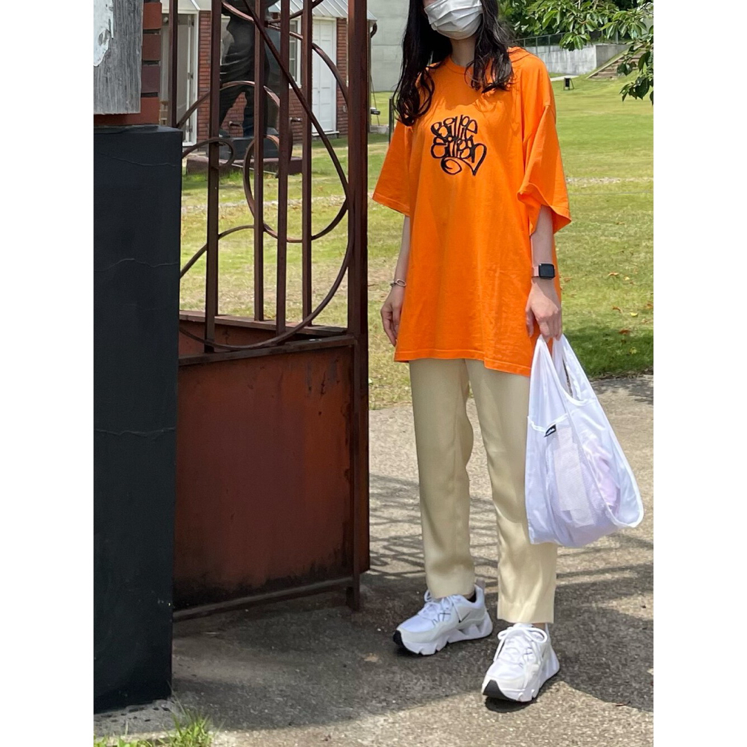 SNIDEL(スナイデル)の【新品】snidel Billie Eilish ビリーアイリッシュ Tシャツ レディースのトップス(Tシャツ(半袖/袖なし))の商品写真