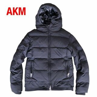 AKM - AKMエイケイエム ダウンジャケット ブラック黒の通販｜ラクマ