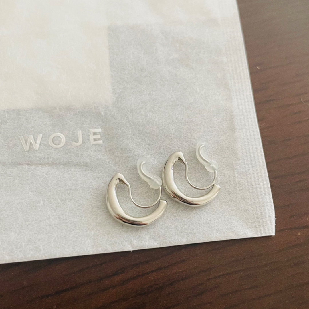 【完売品】woje ヲジェ★Slow シルバー★イヤリング　ノンホールピアス レディースのアクセサリー(イヤリング)の商品写真