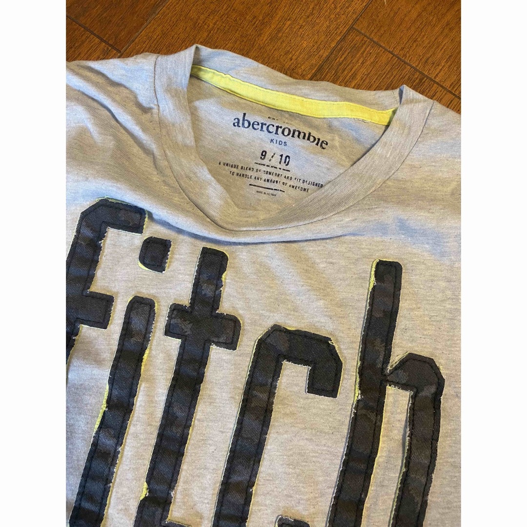 Abercrombie&Fitch(アバクロンビーアンドフィッチ)のアバクロ　キッズ　Tシャツ　9/10 キッズ/ベビー/マタニティのキッズ服男の子用(90cm~)(Tシャツ/カットソー)の商品写真