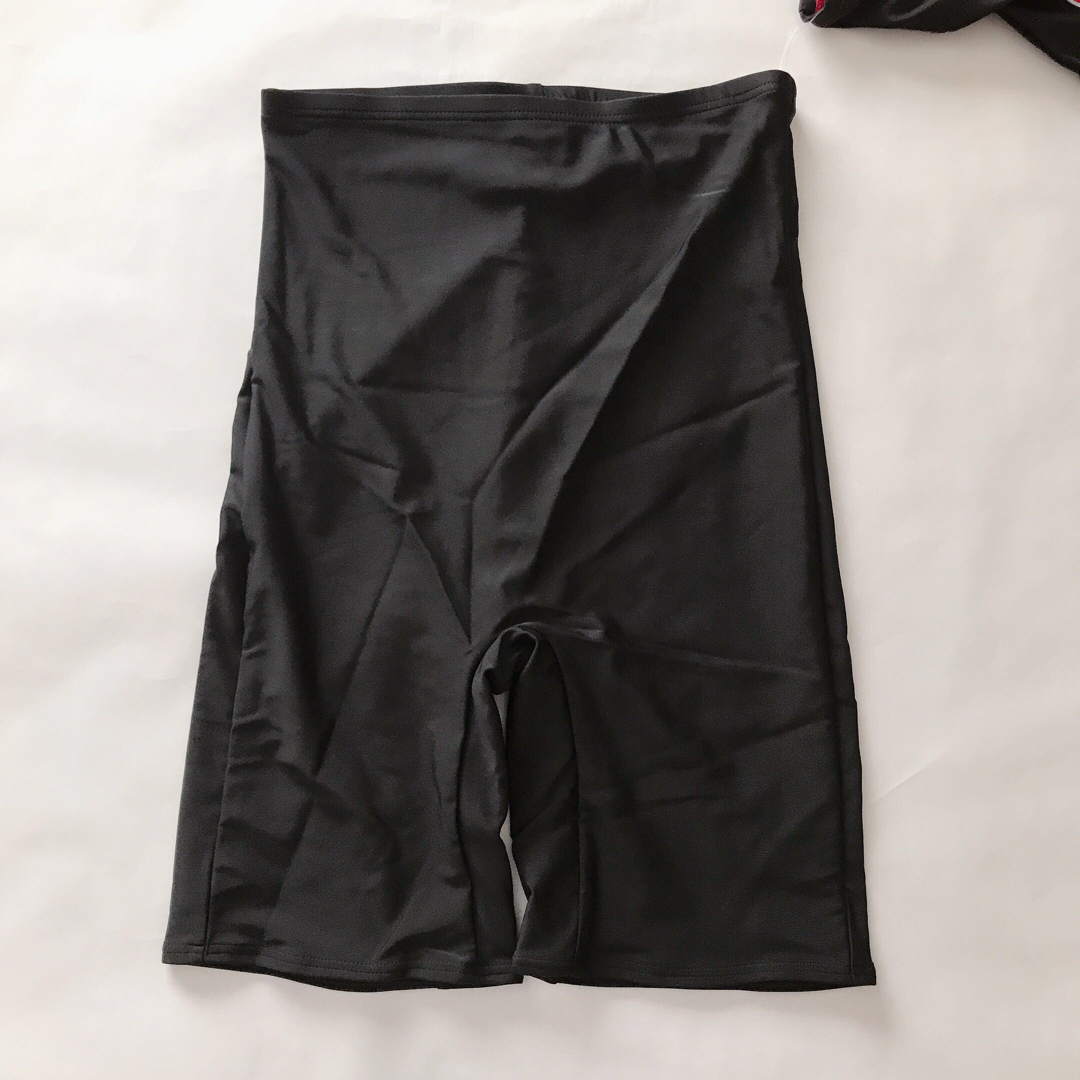 【再入荷！】新品 19LL レッド × ブラック フィットネス水着 レディースの水着/浴衣(水着)の商品写真