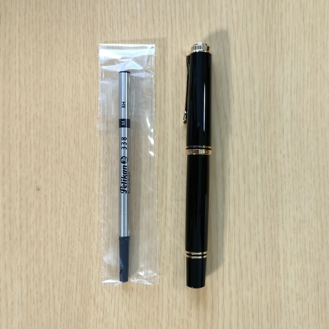 Pelikan ペリカン ローラーボールペン ブラック×ゴールド キャップ式