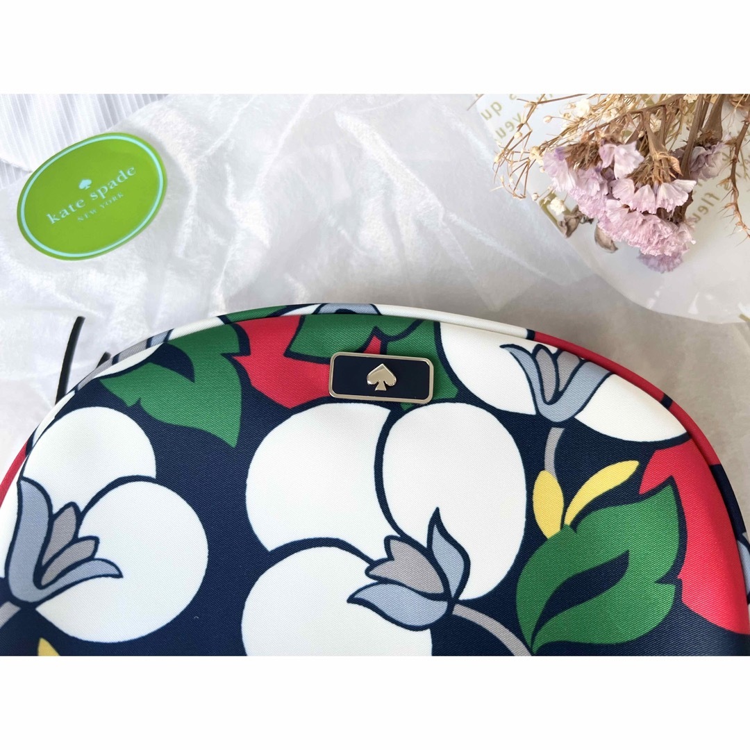 kate spade new york(ケイトスペードニューヨーク)の【新品未使用】kate spadeダウンブリージーフローラル柄ポーチマルチポーチ レディースのファッション小物(ポーチ)の商品写真