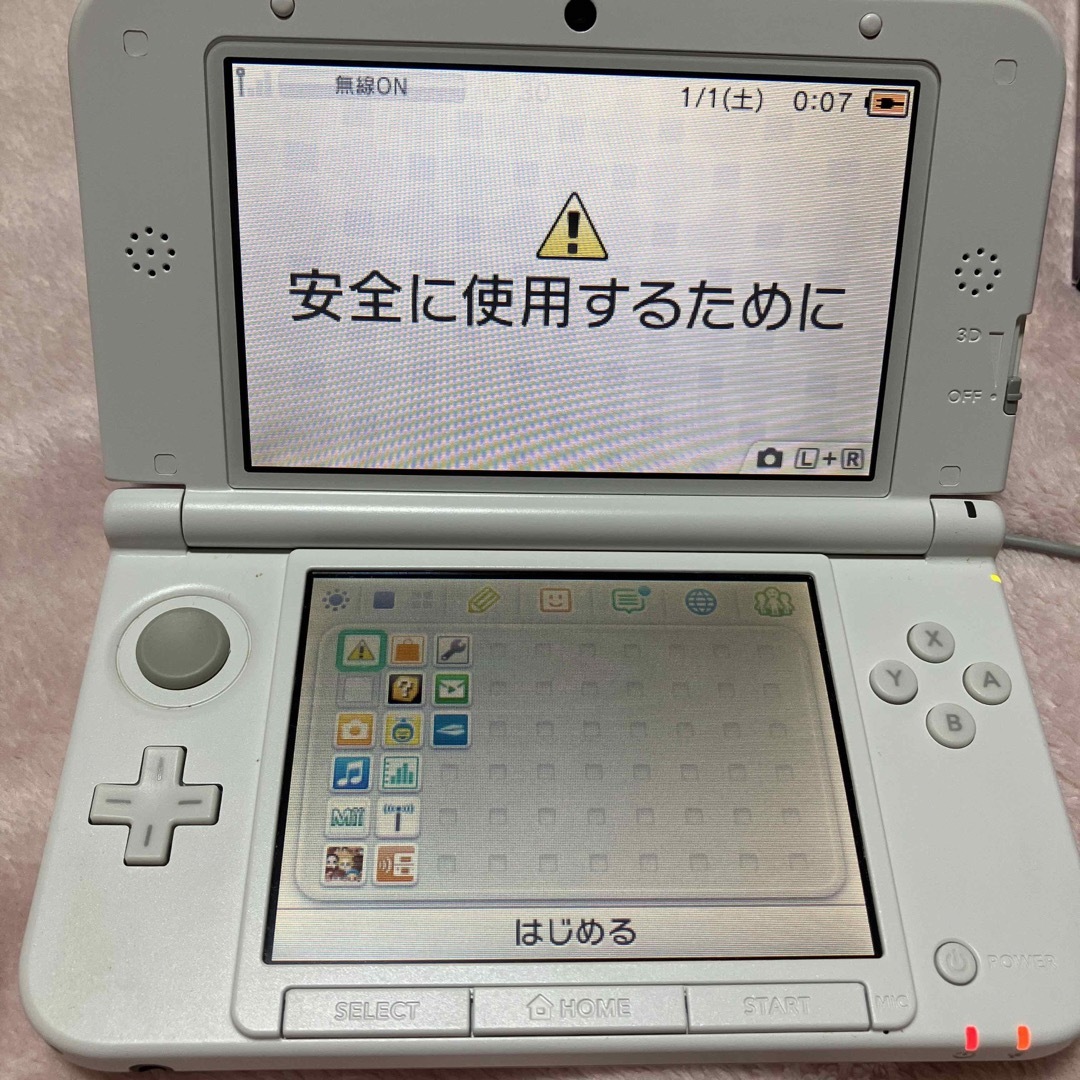 ニンテンドー3DS(ニンテンドー3DS)のモンスターハンター4 スペシャルパック（アイルーホワイト）/3DS/SPRSWJ エンタメ/ホビーのゲームソフト/ゲーム機本体(携帯用ゲーム機本体)の商品写真