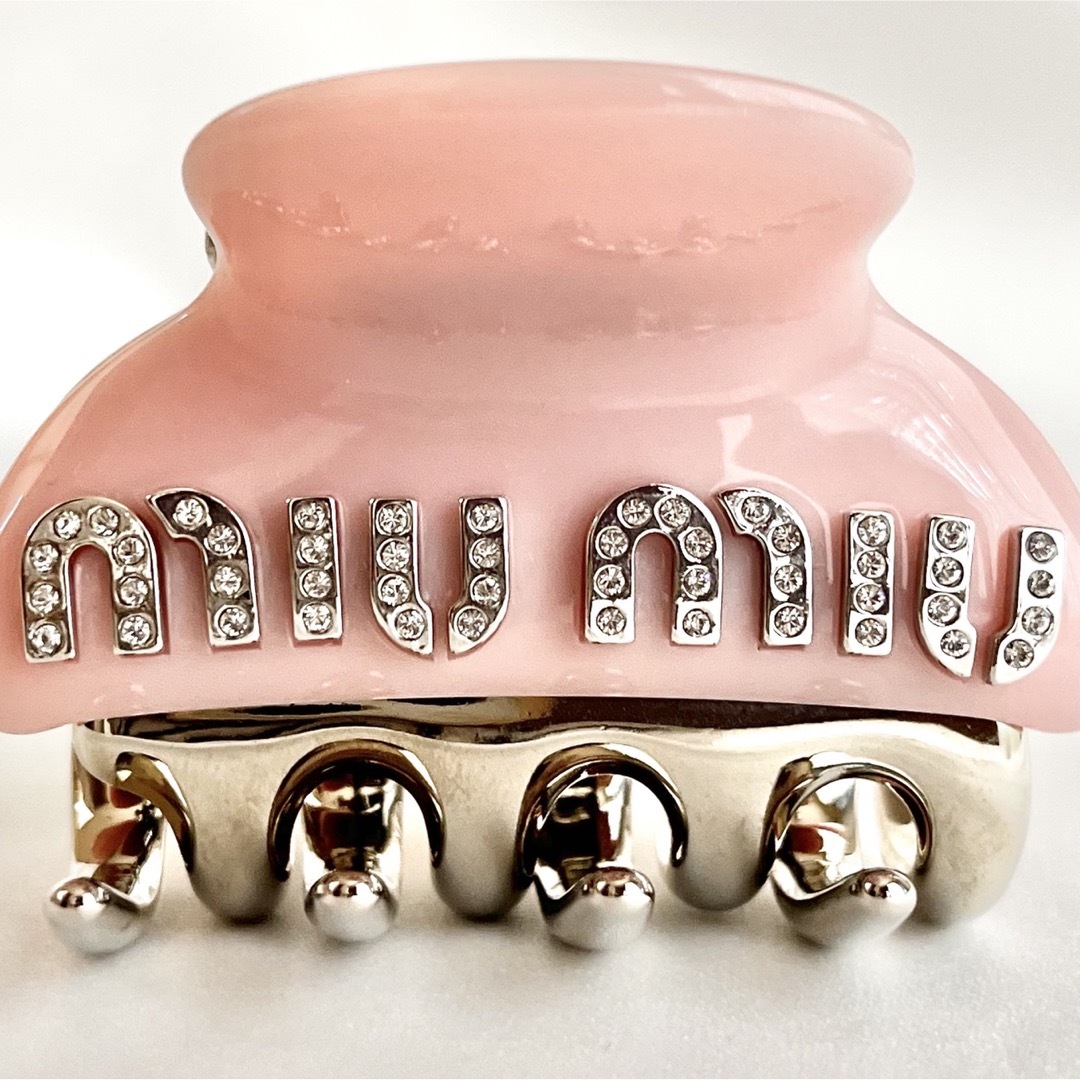 極美品✨MIUMIU ヘアクリップ ロゴ クリスタル メタル ピンク 正規品 極美品✨MIUMIU ヘアクリップ ロゴ クリスタル メタル ピンク 正規品