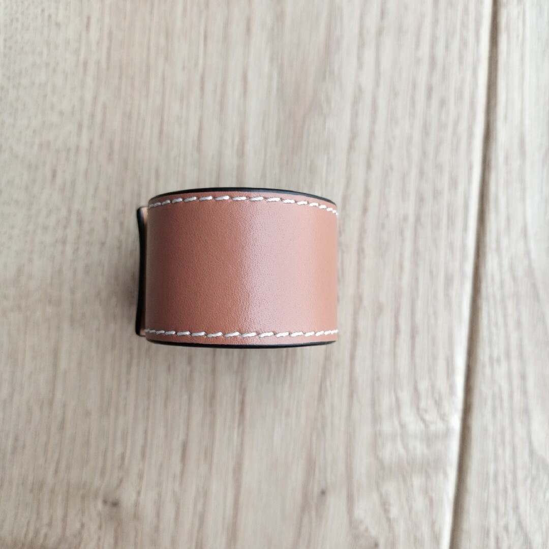 LOEWE ロエベ スラップ ブレスレット ロゴ 型押し バングル キャメル