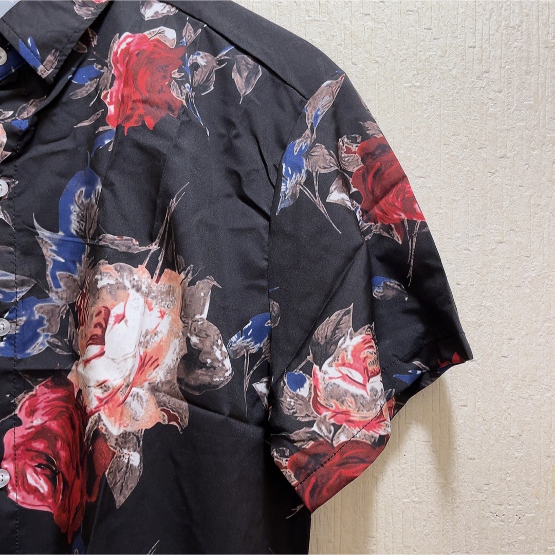 新品★ブラック地★薔薇柄★総柄★アロハシャツ★ブラウス★ユニセックス★L メンズのトップス(シャツ)の商品写真