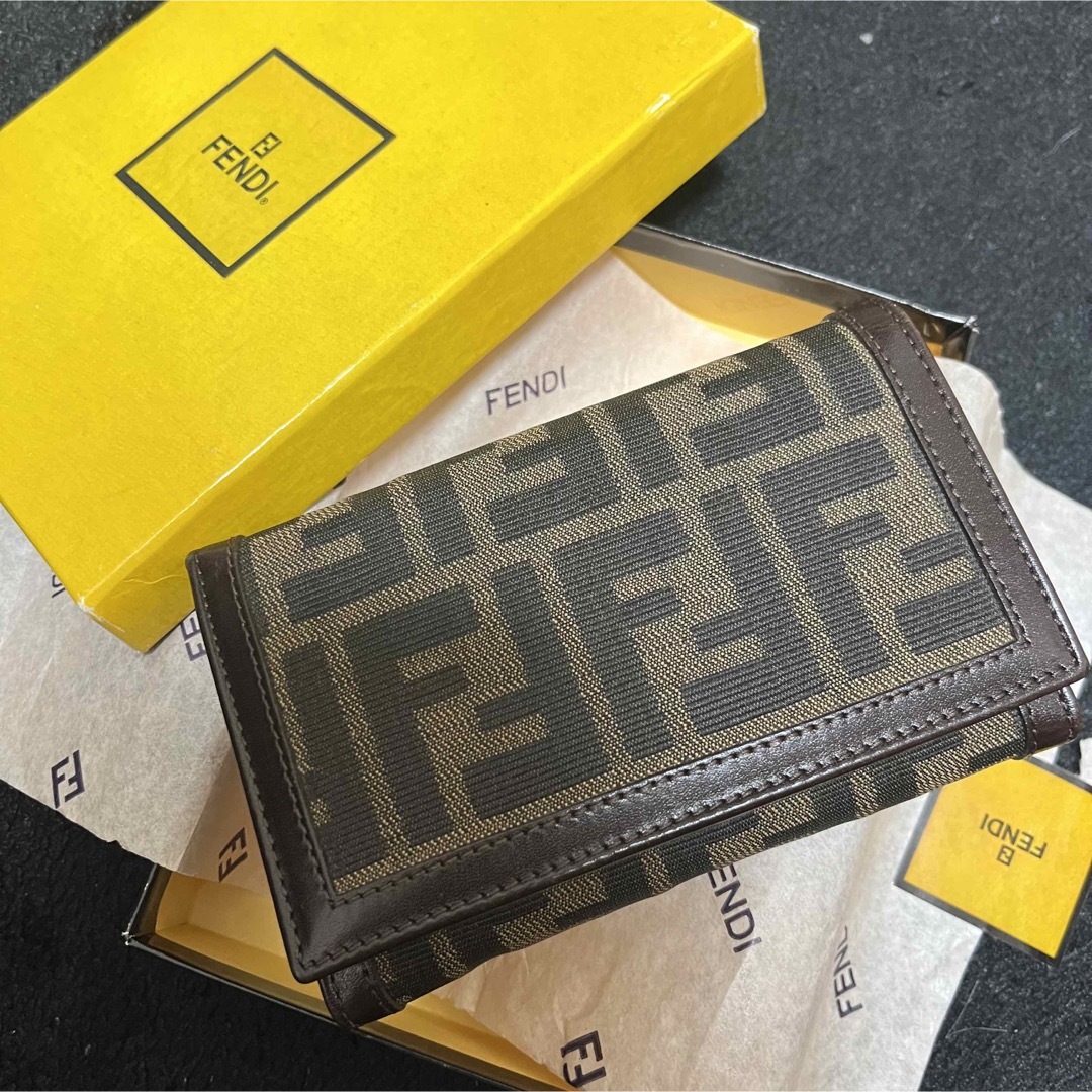 FENDI 折り財布　ズッカ