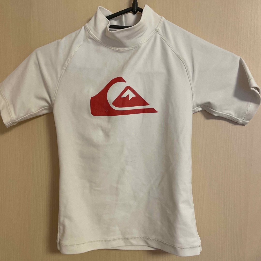 QUIKSILVER(クイックシルバー)のQuiksilver キッズラッシュガード スポーツ/アウトドアのスポーツ/アウトドア その他(マリン/スイミング)の商品写真