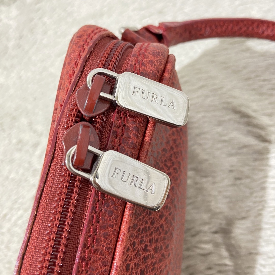 Furla(フルラ)のフルラ　ショルダーバッグ　ワンショルダー　オールレザー　レッド赤　レディース レディースのバッグ(ショルダーバッグ)の商品写真
