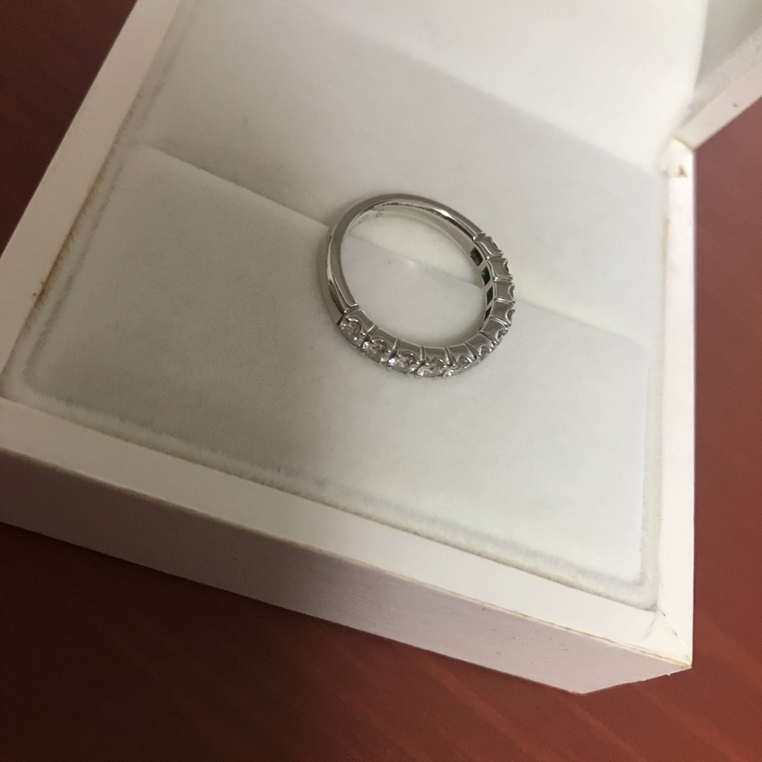 ハーフエタニティリング　ブライダルプラチナダイヤモンド　半額以下！ レディースのアクセサリー(リング(指輪))の商品写真