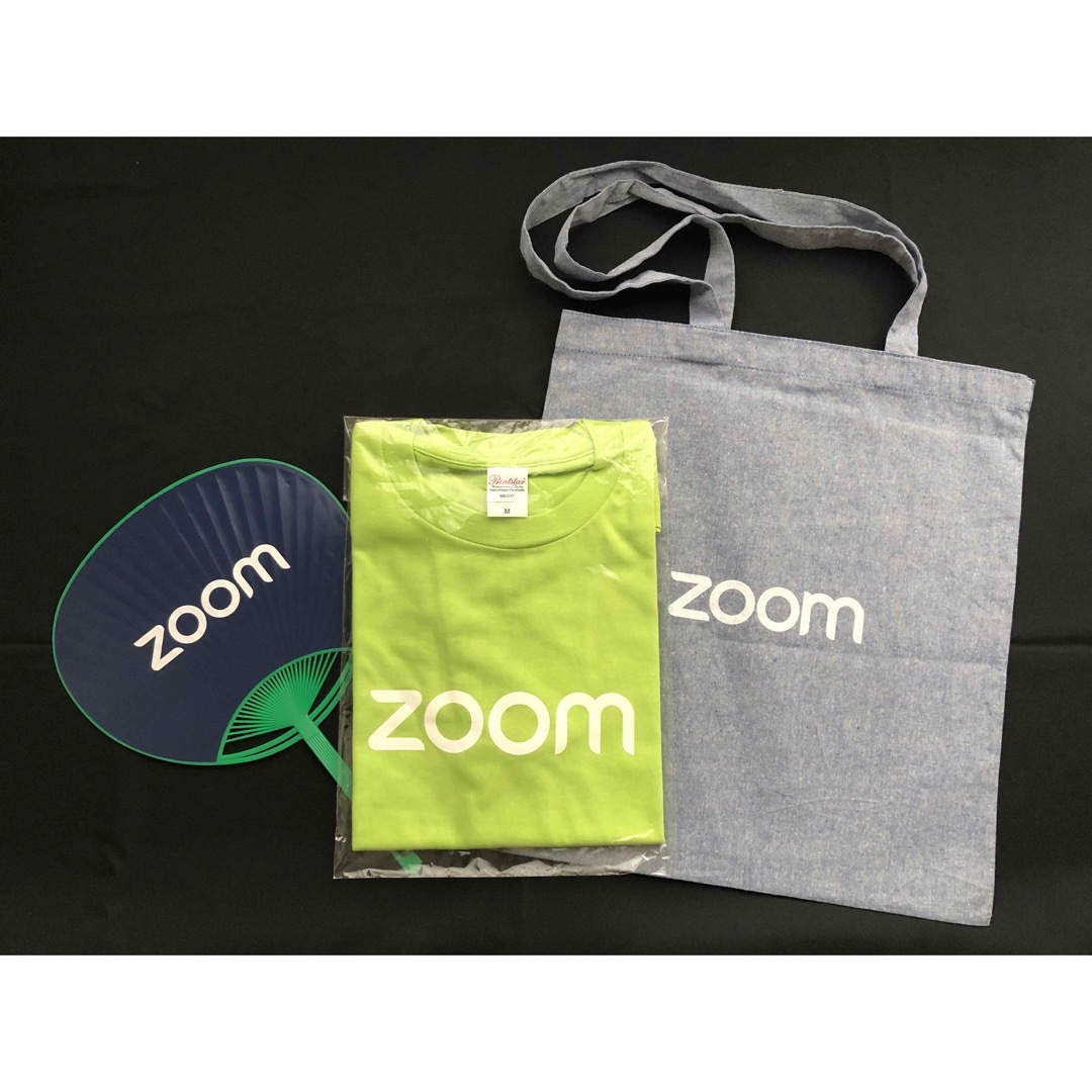 Zoom(ズーム)の【新品未使用・非売品】zoomロゴ入Tシャツ（男女兼用）・エコバッグ・団扇セット レディースのトップス(Tシャツ(半袖/袖なし))の商品写真