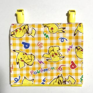 移動ポケット　ピカチュウ柄／イエローB(外出用品)