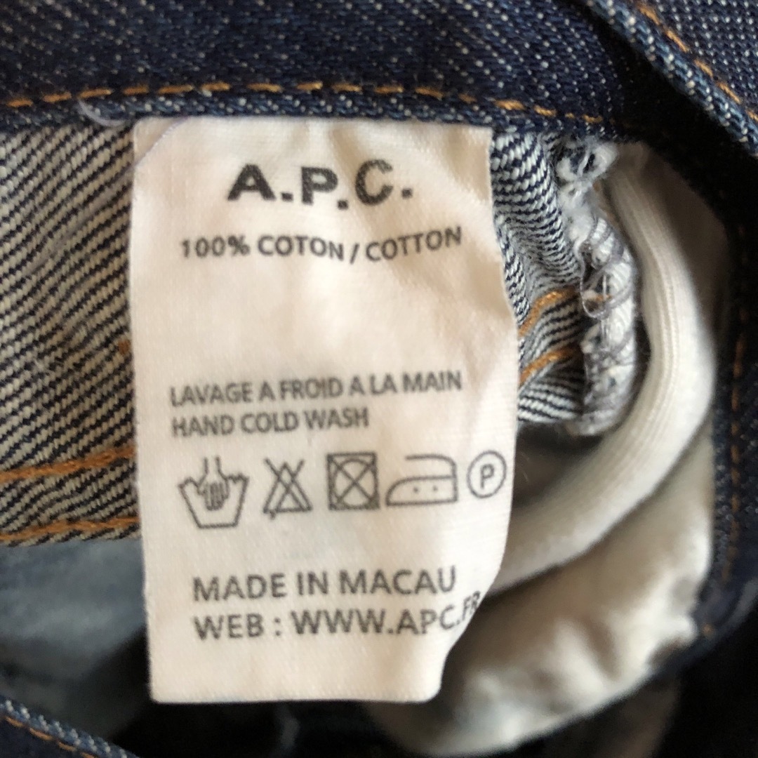 A.P.C(アーペーセー)のA.P.C. アーペーセー ストレートデニムパンツ ジーンズ ジーパン ボタン メンズのパンツ(デニム/ジーンズ)の商品写真
