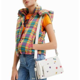 デシグアル(DESIGUAL)の新品✨タグ付き♪未使用‼️ デシグアル　華やかなショルダーバッグ　大特価‼️(ショルダーバッグ)