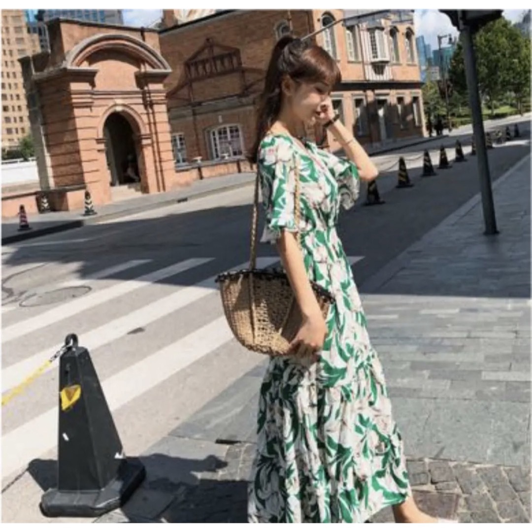 ZARA(ザラ)の花柄 ワンピース 夏服 ボタニカル ロング マキシワンピース S 韓国 緑 半袖 レディースのワンピース(ロングワンピース/マキシワンピース)の商品写真