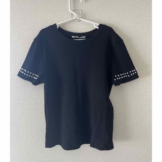 ザラ(ZARA)のフェイクパール付きリブ編みTシャツ(Tシャツ(半袖/袖なし))
