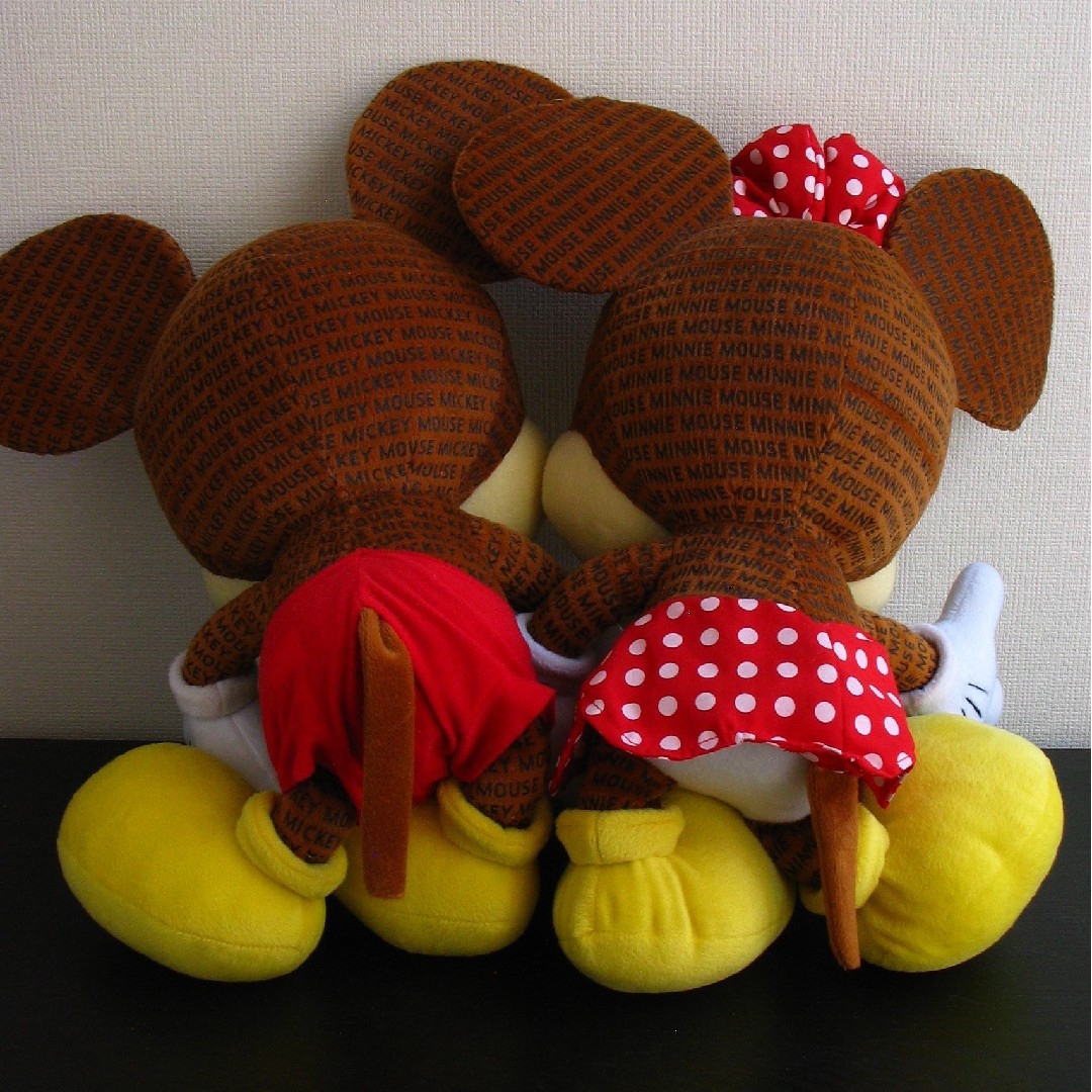 ミッキーマウス(ミッキーマウス)のミッキーとミニーのぬいぐるみ エンタメ/ホビーのおもちゃ/ぬいぐるみ(キャラクターグッズ)の商品写真