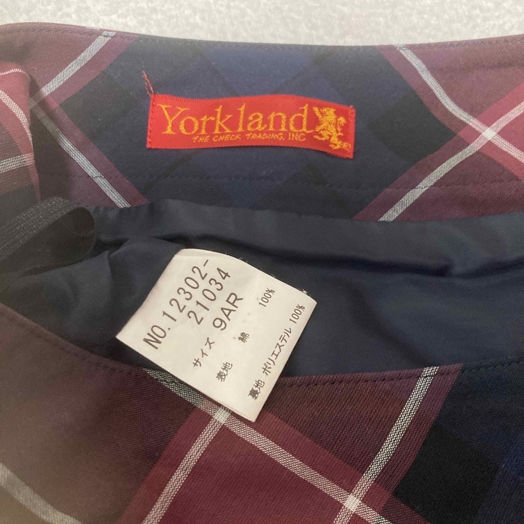 Yorkland(ヨークランド)の美品 ヨークランド タータンショップヨーク チェックスカート ワードローブ 制服 レディースのスカート(ひざ丈スカート)の商品写真