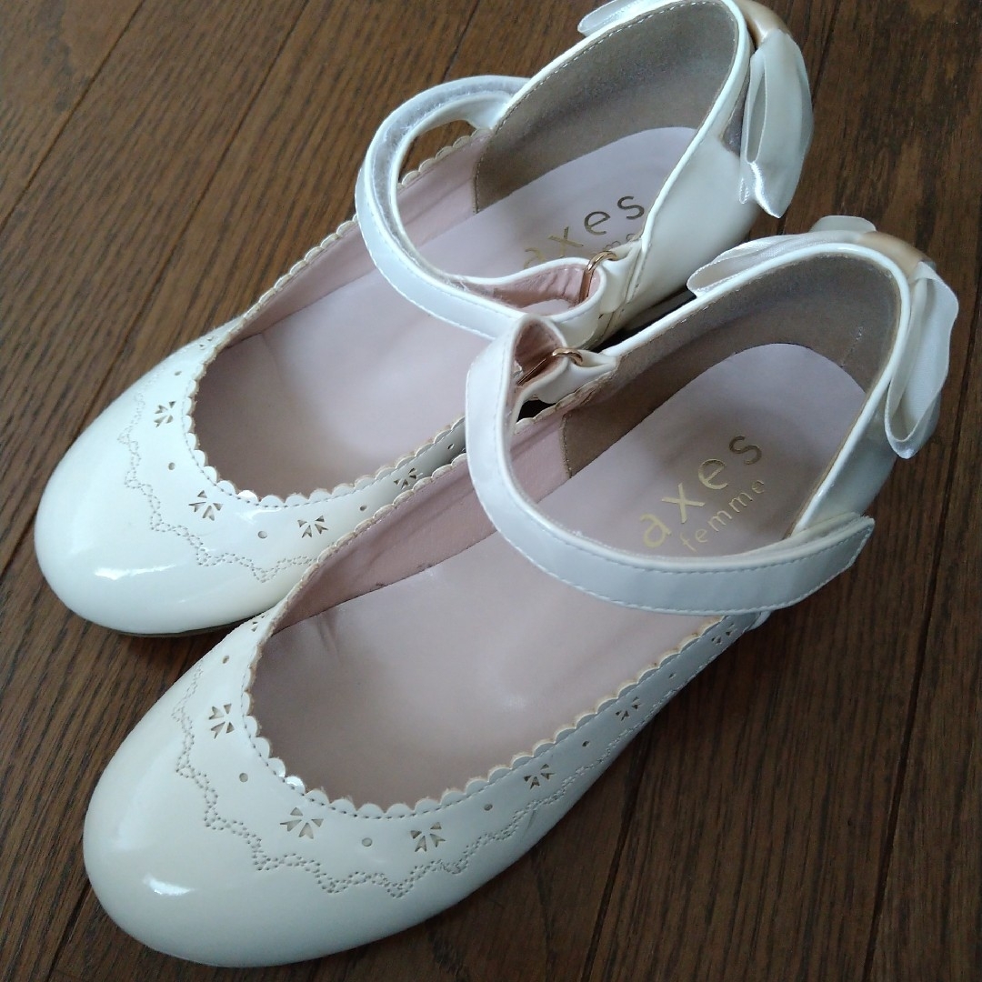 axes femme(アクシーズファム)のアクシーズファム 靴 発表会 バックリボン 21cm キナリ色 白 フォーマル キッズ/ベビー/マタニティのキッズ靴/シューズ(15cm~)(フォーマルシューズ)の商品写真