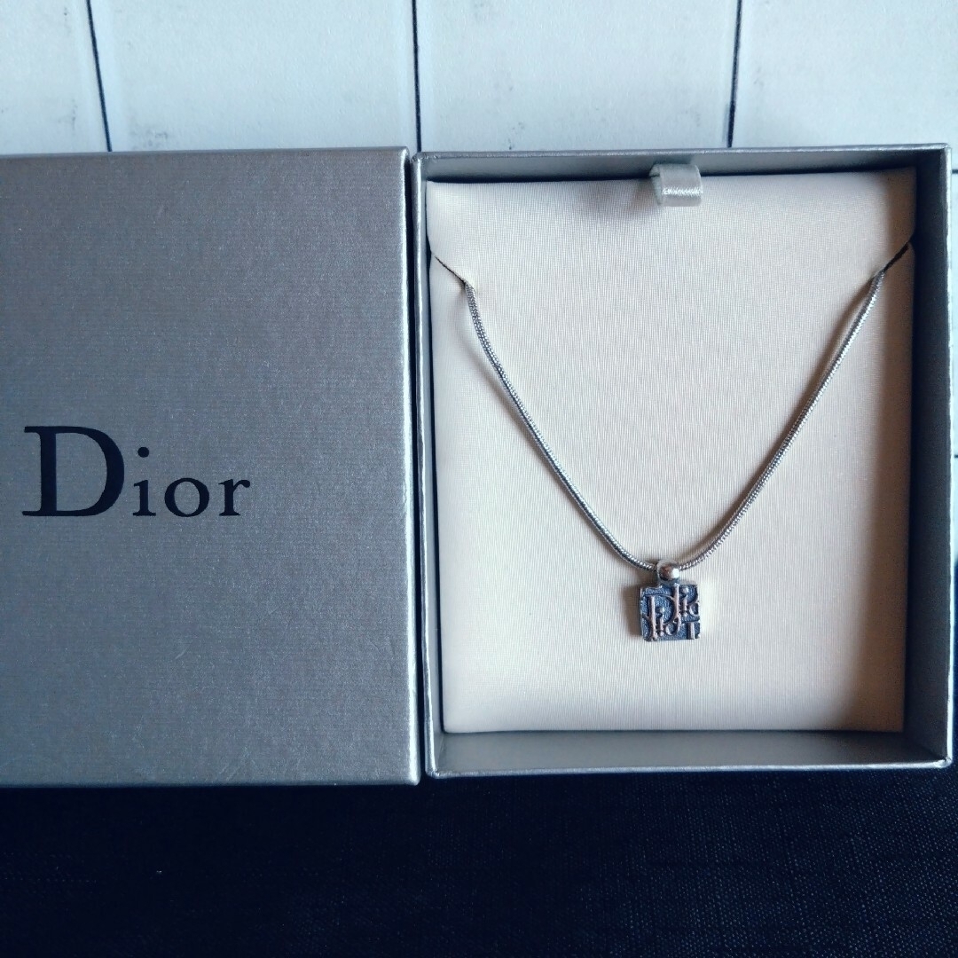 Christian Dior(クリスチャンディオール)のクリスチャンディオール ネックレス シルバー リバーシブル トロッター ロゴ レディースのアクセサリー(ネックレス)の商品写真