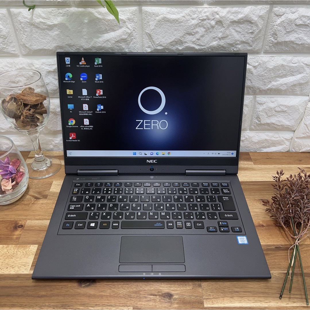 NEC LAVIE 2in1☘️Corei7第8世代☘️SSD512GB/メモリ8G-