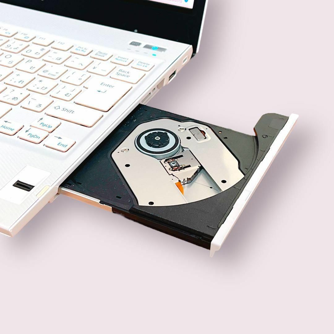 SSD✨小型軽量✨8GB⭐️i5⭐️カメラ付 白ノートパソコン Office付-