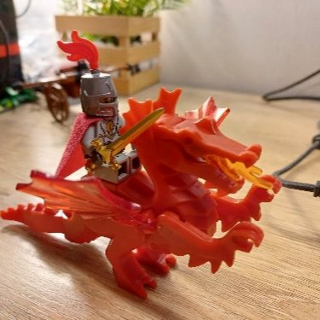 ドラゴン　LEGO互換　匿名配送　レゴブロック　龍　インテリア　竜　お城　夏休み エンタメ/ホビーのフィギュア(SF/ファンタジー/ホラー)の商品写真