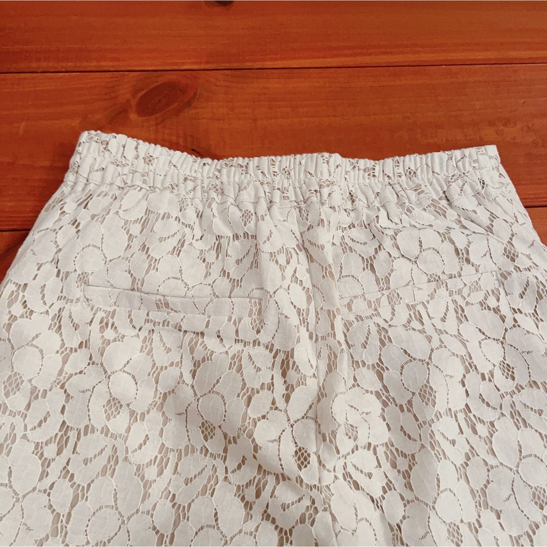 GU(ジーユー)のレース　花柄　パンツ　ズボン　長ズボン　白　ベージュ レディースのパンツ(カジュアルパンツ)の商品写真