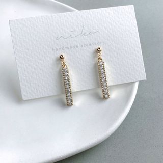 146　ジルコニア　バー　ピアス　イヤリング　ゴールド　ハンドメイド　上品(ピアス)