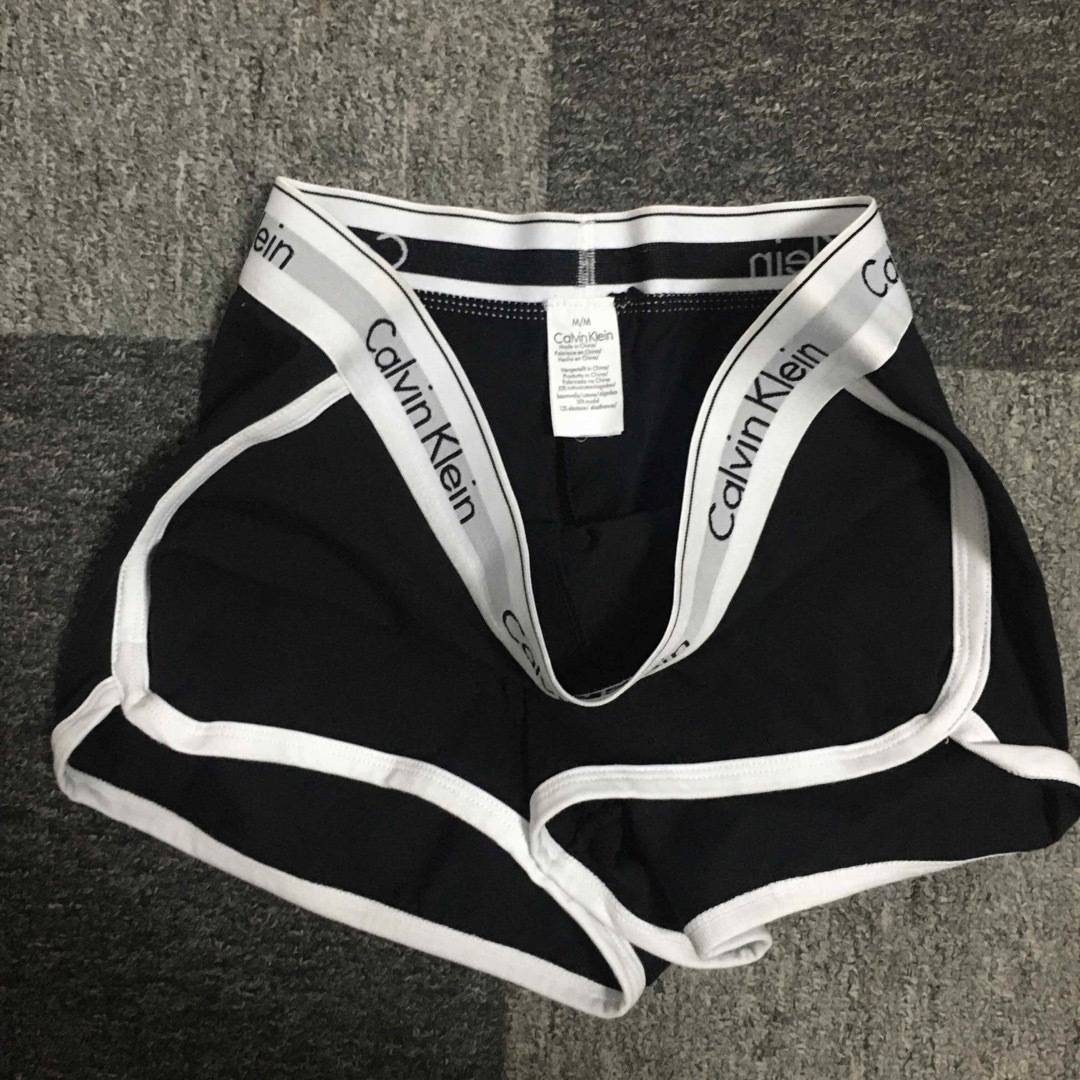 ck Calvin Klein(シーケーカルバンクライン)のカルバンクライン　レディース　ショートパンツ　黒　S レディースのパンツ(ショートパンツ)の商品写真