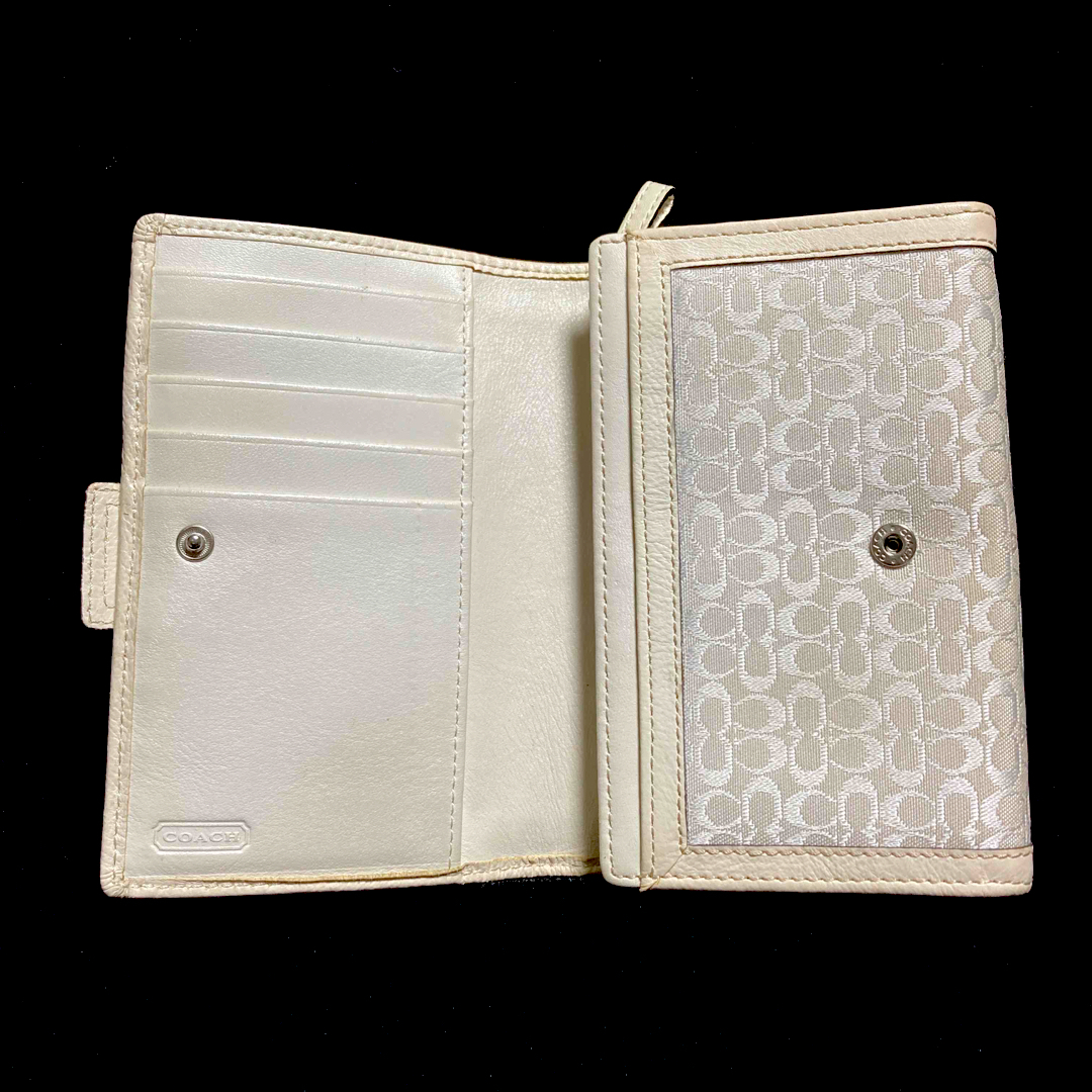 COACH(コーチ)の【COACH】シグネチャー折財布 ホワイト レディースのファッション小物(財布)の商品写真