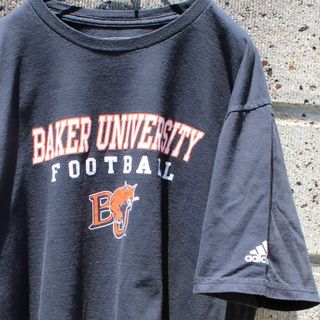 アディダス(adidas)のadidas × BAKER UNIVERSITY XLサイズ 古着 Tシャツ(Tシャツ/カットソー(半袖/袖なし))