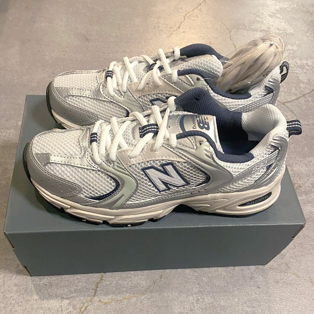 New Balance(ニューバランス)の安藤サクラ着用　ニューバランス スチールグレー MR530KA 24.5cm レディースの靴/シューズ(スニーカー)の商品写真