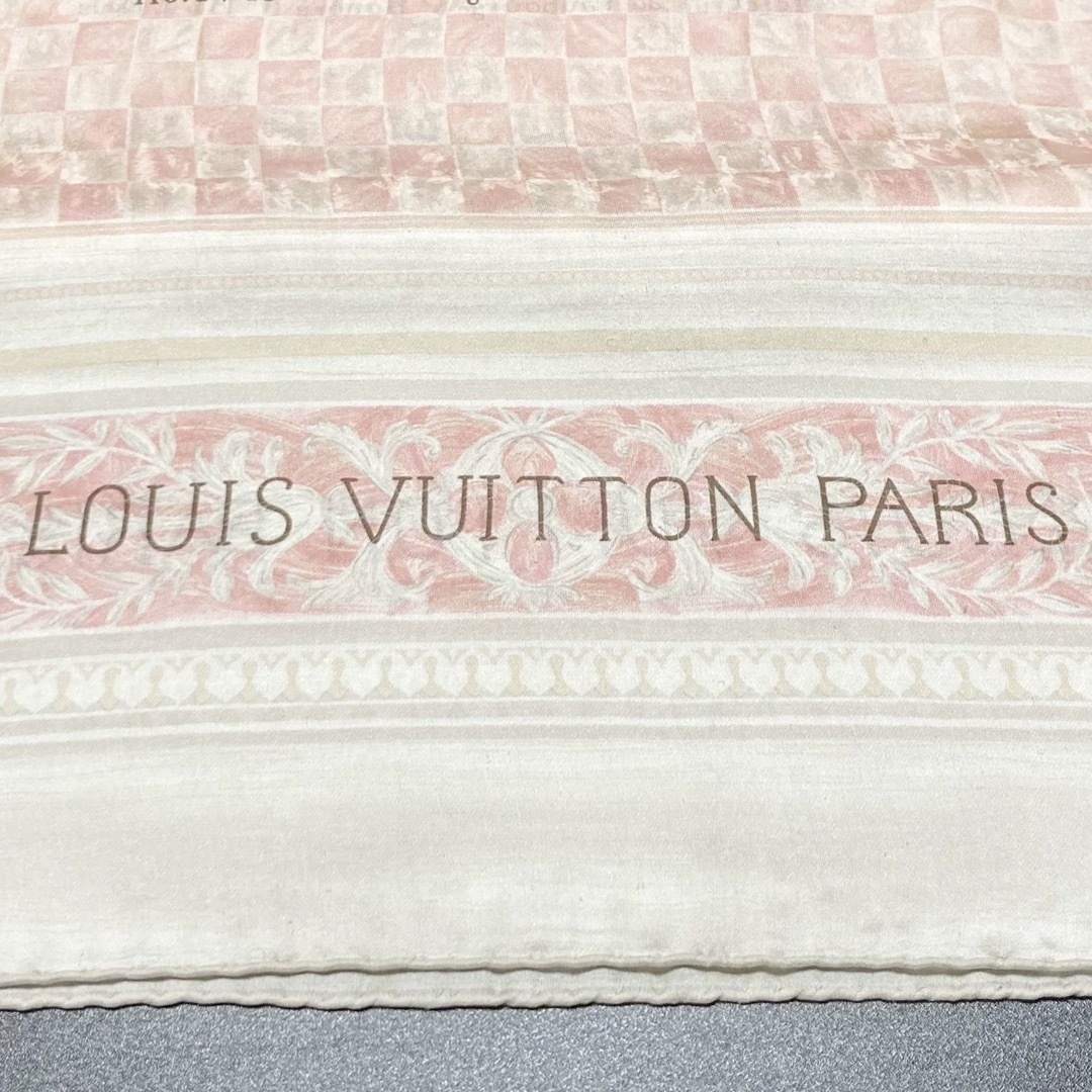 LOUIS VUITTON(ルイヴィトン)の【美品〜準美品】LOUIS VUITTON 19世紀パリの装飾 シルクストール レディースのファッション小物(ストール/パシュミナ)の商品写真