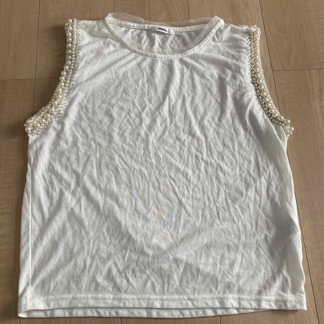 MURUA(ムルーア)のムルーアMURUA白ホワイトノースリーブトップス袖パールビジュー襟チュール涼し気 レディースのトップス(カットソー(半袖/袖なし))の商品写真