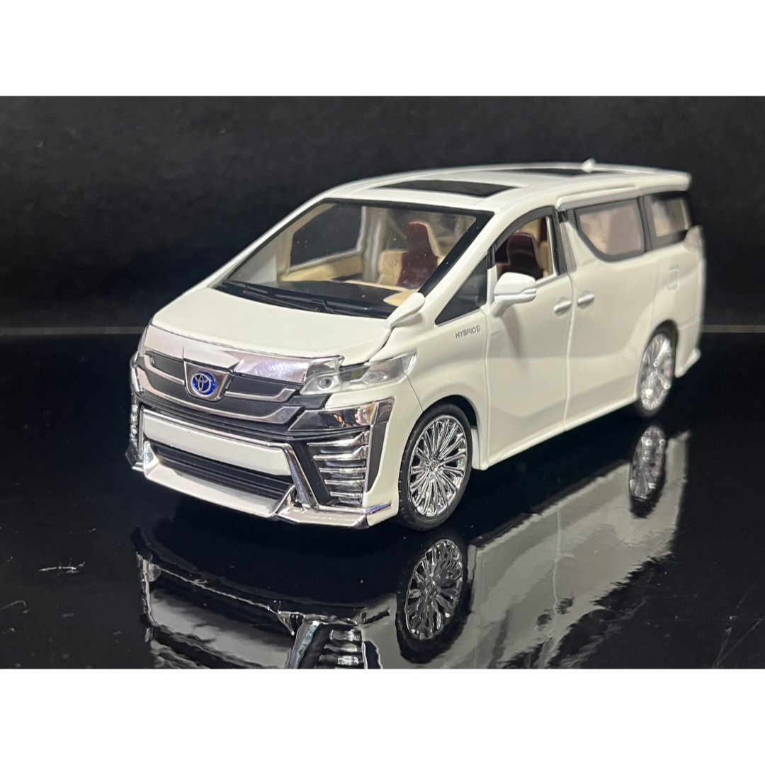 トヨタ TOYOTA ヴェルファイア 1/24 ミニカー ホワイト H107