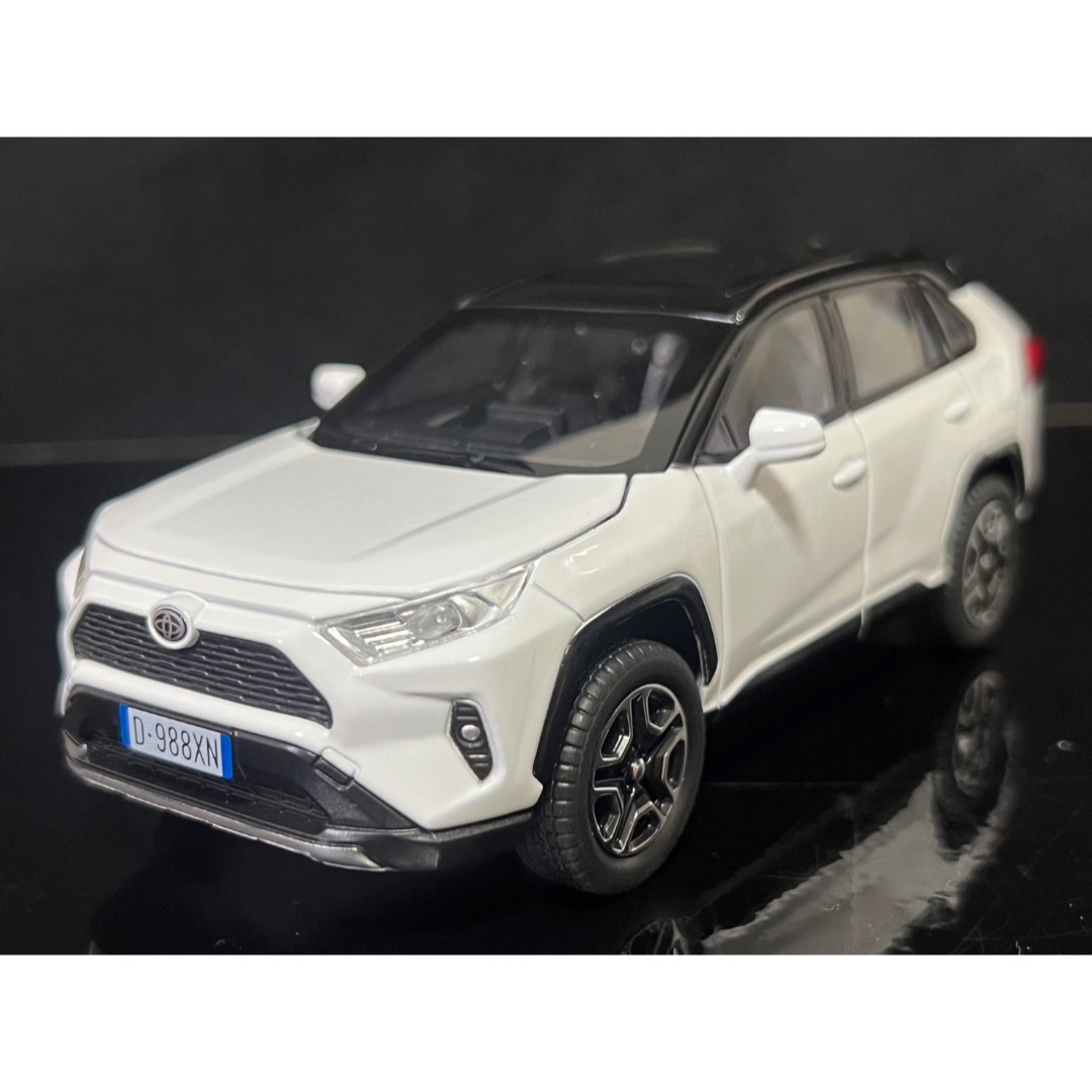 RAV4　トヨタ TOYOTA 1/32 ミニカー ホワイト H128