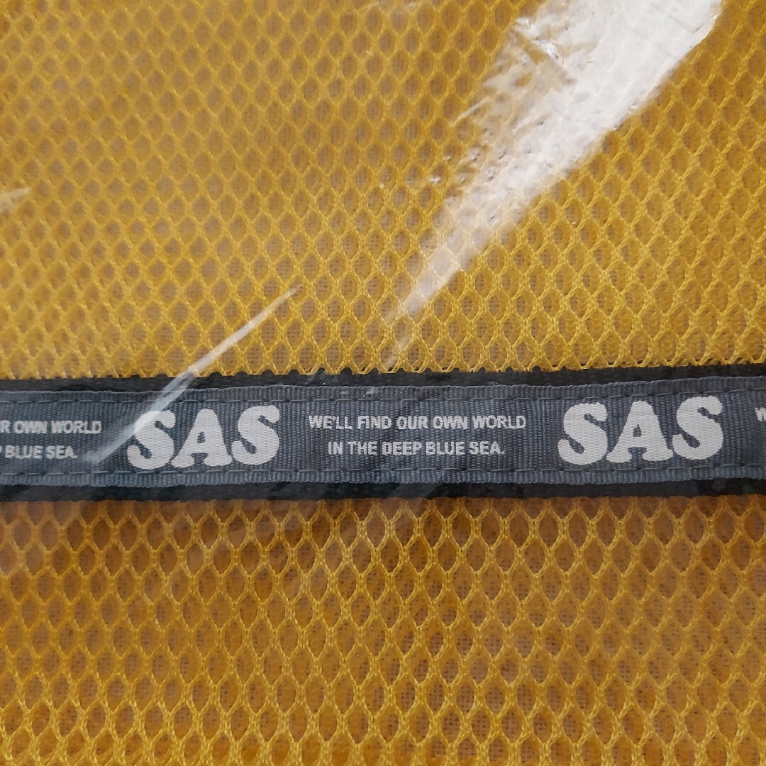 SAS(エスエーエス)のSAS　メッシュポーチ　巾着タイプ　イエロー　黄色　フック付き　マリンスポーツ スポーツ/アウトドアのスポーツ/アウトドア その他(マリン/スイミング)の商品写真