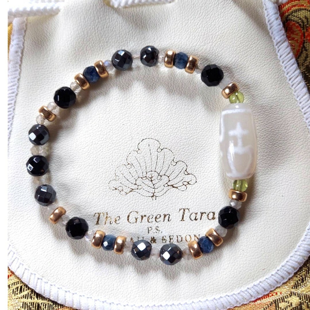 The Green Tara 5種の天珠ブレスレット と 蓮花寶瓶ブレスレット