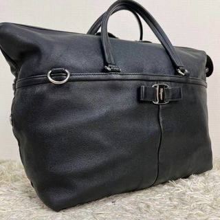 サルヴァトーレフェラガモ(Salvatore Ferragamo)の美品 フェラガモ ヴァラリボン A4収納可能 ハンドバッグ レザー ブラック(ハンドバッグ)