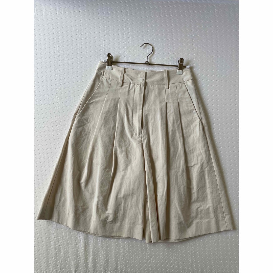 TODAYFUL(トゥデイフル)のDoubletuck Half Pants エクリュ 36 レディースのパンツ(ハーフパンツ)の商品写真