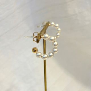 【金属アレルギー対応】パールフープ(カール)ピアス (ピアス)