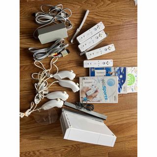 ウィー(Wii)のWii本体とソフト　コントローラー　セット(家庭用ゲーム機本体)